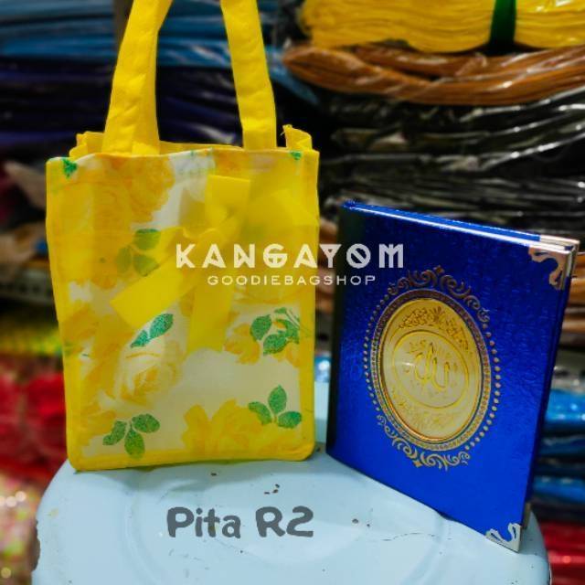 

tas spunbond Pita R2 / souvernir goodie bag / tas Yasin / tas Tahlil / tas make up