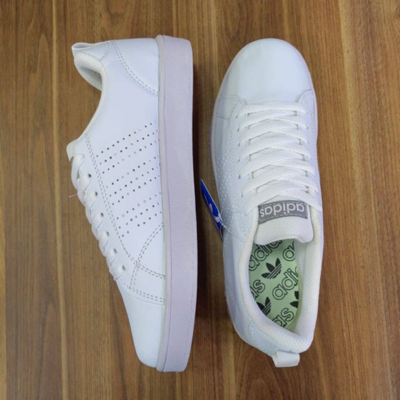 Sepatu Sneakers Sneaker Adidas Smith Tali Warna Putih White Polos Casual Kasual Pria Cowok Dewasa Import Terbaru  Keren Berkualitas Bisa Cod Buat Jalan-Jalan / Kerja Kekinian / Trendy Terlaris Murah Model Outdoor Yang Ringan Size Ukuran 40 41 42 43 44