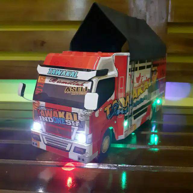 MINIATUR TRUK KAYU MIRIP ASLI