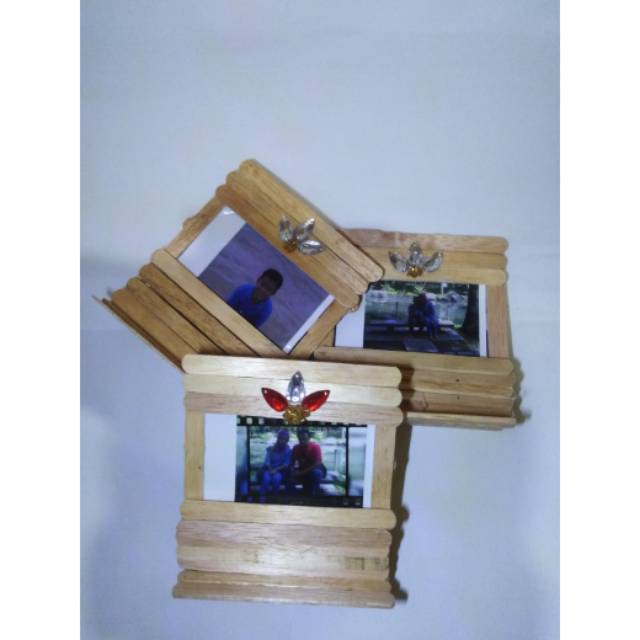 Bingkai foto polaroid