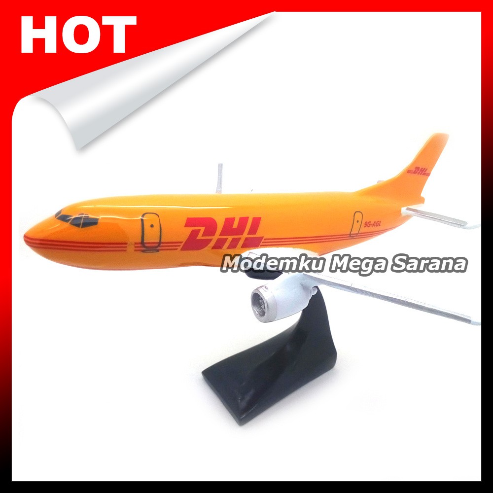 Miniatur Pesawat Terbang DHL 20x17x12cm - Fiber Glass [packing kayu]