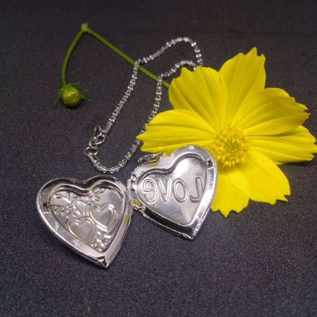 Aksesories Kalung Love Buka