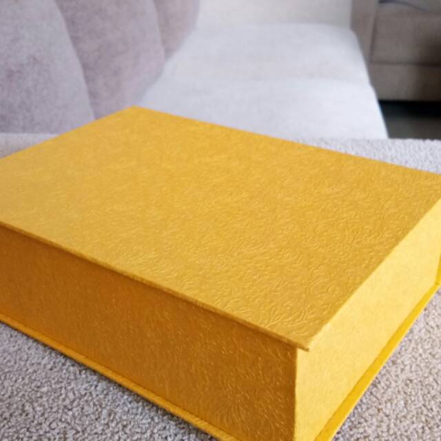 

hardbox kotak kado buku 18x13x5