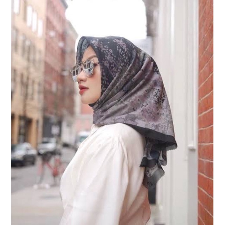 Buttonscarves New York Black Preloved