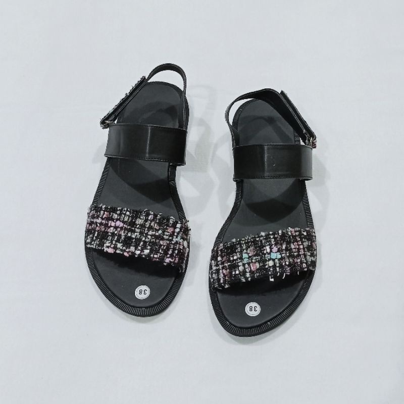 SANDAL FLAT TALI CAROLIN HITAM