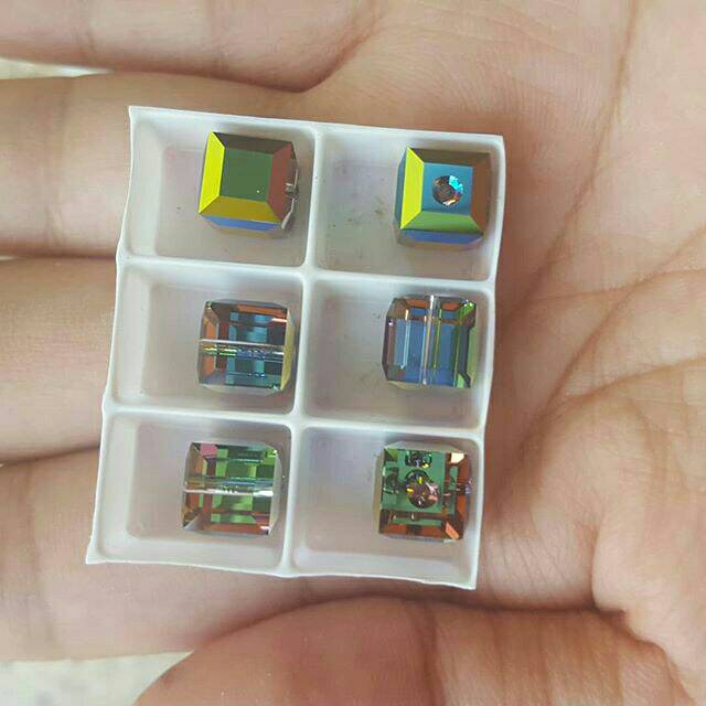 Beads swarovski kubus 8mm warna (perbutir)