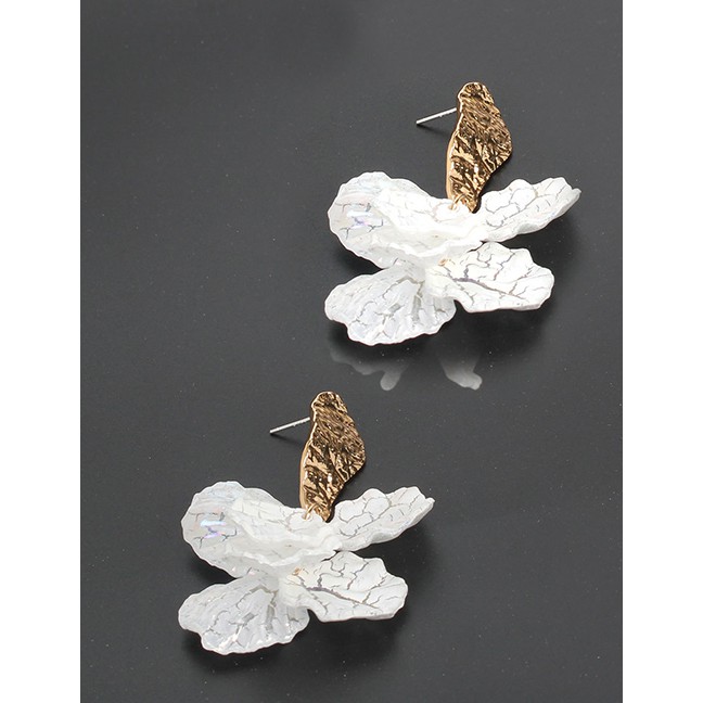 LRC Anting Tusuk Fashion Gold Shell Crack Petals Flower Earrings F76089