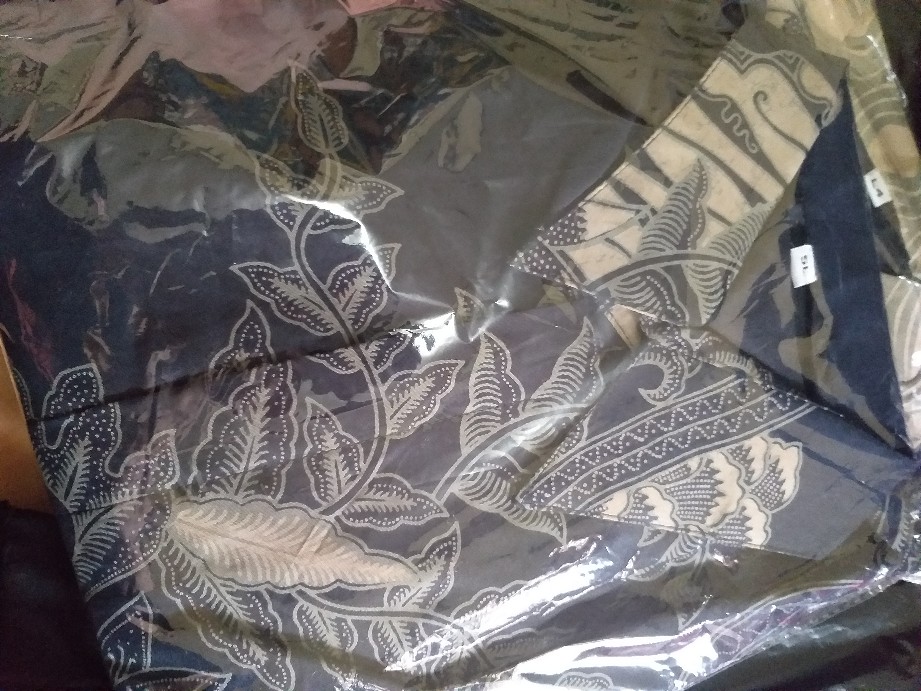 Kemeja Batik Navy Lengan Panjang Bahan Katun Halus Motif Peksi