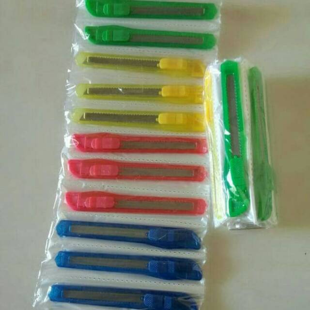 

Pisau cutter kecil buat kantor / dapur / sekolah