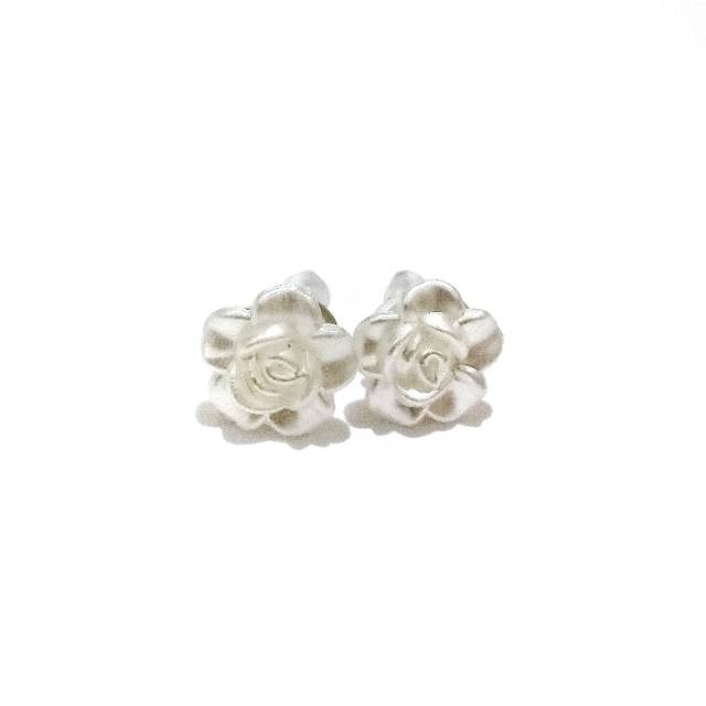 Belle Rose Pearl Stud Earrings | Anting Tusuk Studs Bunga Handmade Flower Korean Pearls