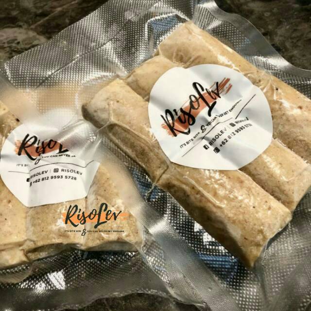 

RISOLES 1 PAX 6 PCS (Rougut Ayam Spesial)