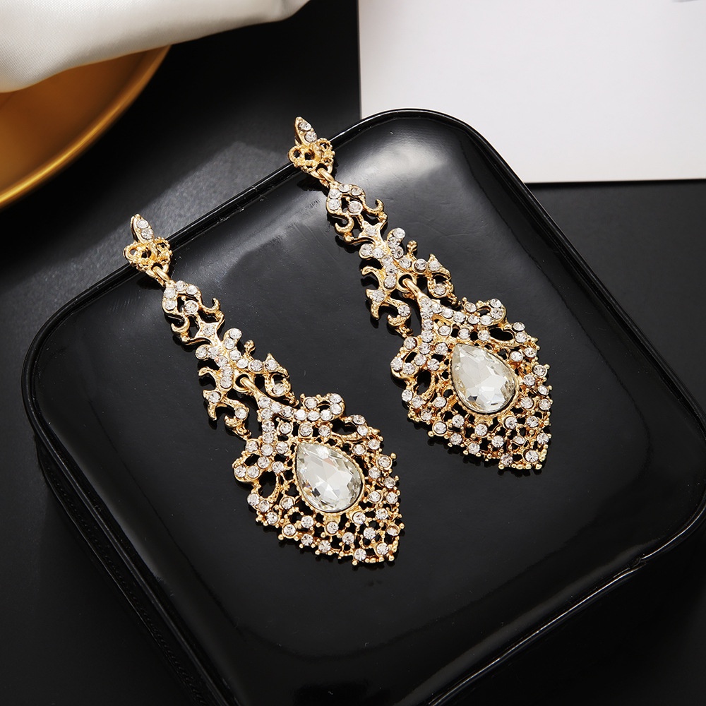 Anting Gantung Panjang Model Tetesan Air Bahan Alloy Hias Berlian Vintage Mewah Untuk Wanita