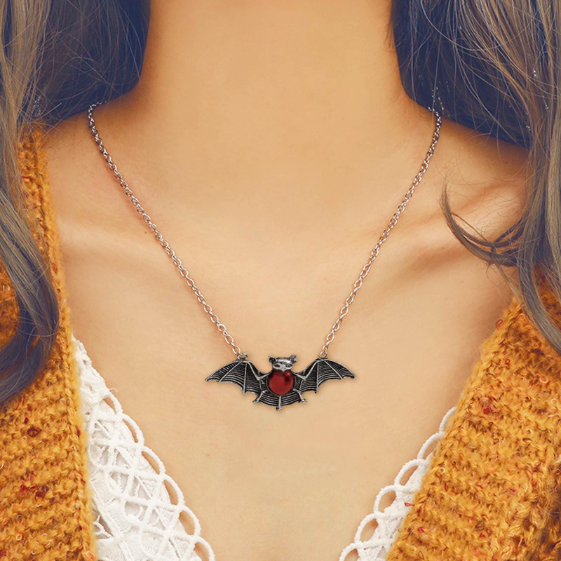 Fancyqube Kalung Rantai Dengan Liontin Kelelawar Vampire Warna Hitam / Merah Gaya Gothic Untuk Halloween