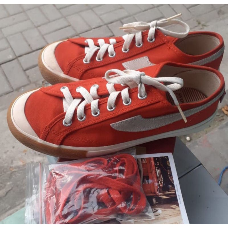 SEPATU COMPASS RED GUM SECOND SIZE 38