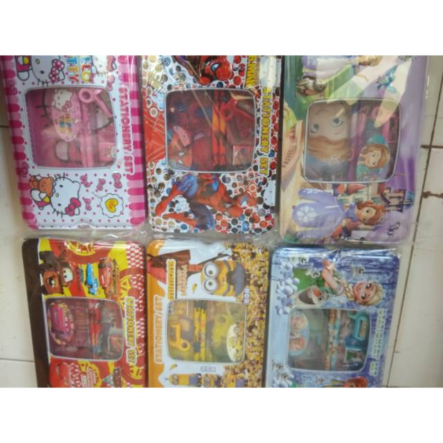 

Tempat pensil magnet karakter