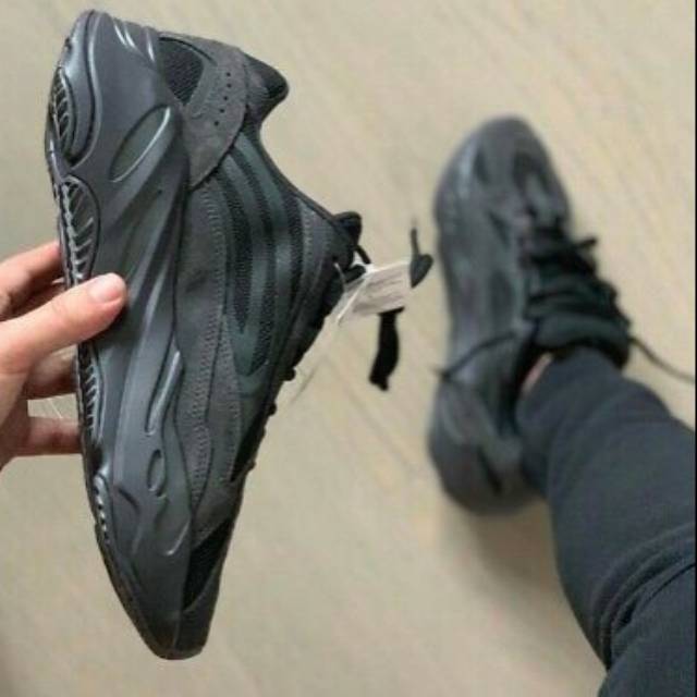 yeezy 700 vanta
