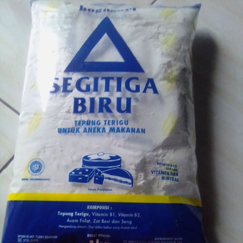 

SEGITIGA BIRU