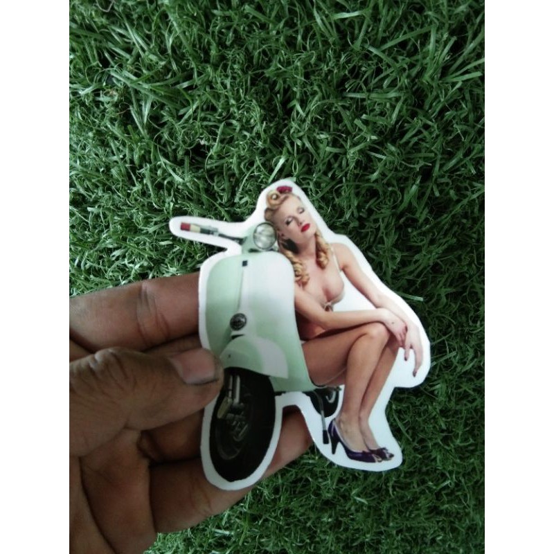 

stiker pin up girl transparan anti air kode 014