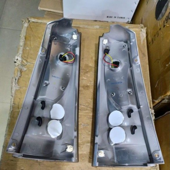 LANGSUNG KIRIM 212-19J4PXU-VS Tail Lamp Stoplamp Lampu Rem Belakang Avanza Xenia 2004-2011 LED All