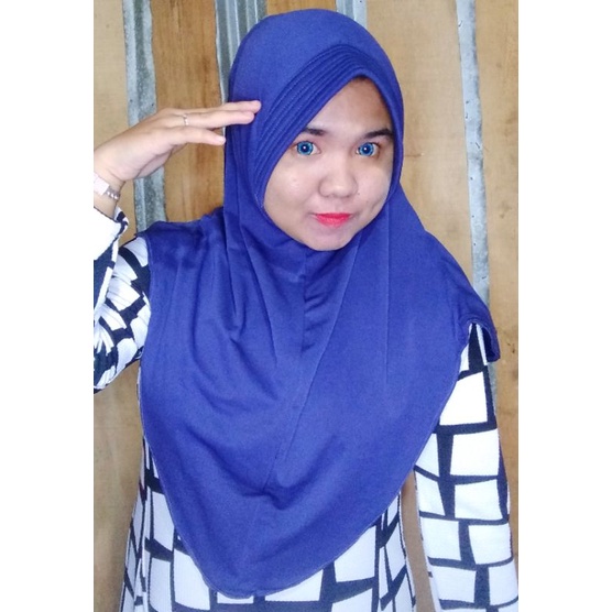 PRELOVED HIJAB KERUDUNG INSTAN PET BIRU ELEKTRIK