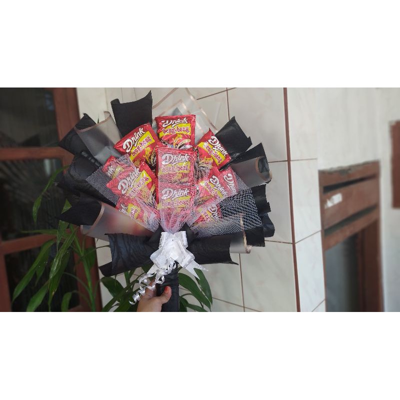 

BUKET SNACK BUKET WISUDA SNACK SESUAI GAMBAR BUKET DRINK BENG BENG