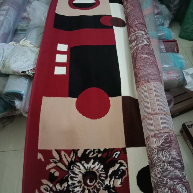 Karpet Permadani Motif Ukuran 190x260 cm Kualitas Premium Bahan Lembut dan Halus