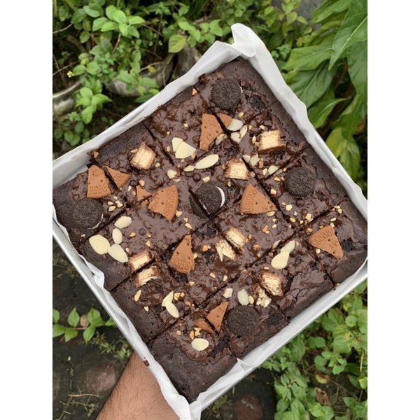 

Premium Fudgy Brownie Mix Topping Owbake Size 20x20 cm