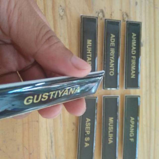 

Nametag Akrilik Gold Magnet