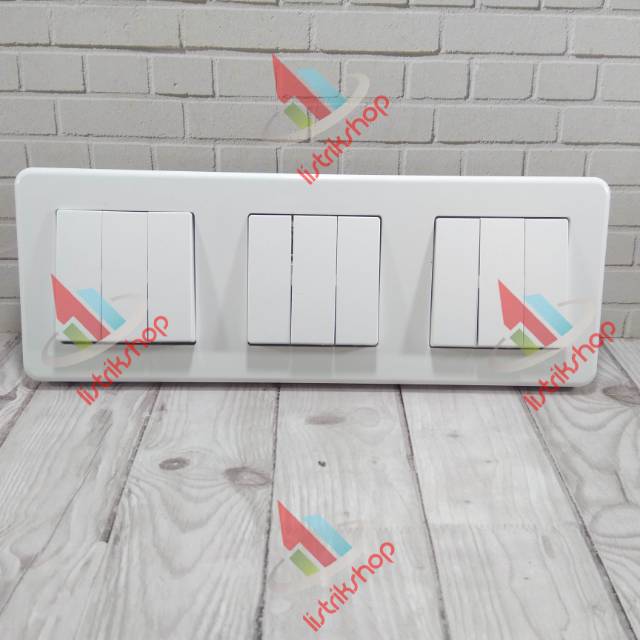 Saklar Triple 3 Gang Schneider Leona