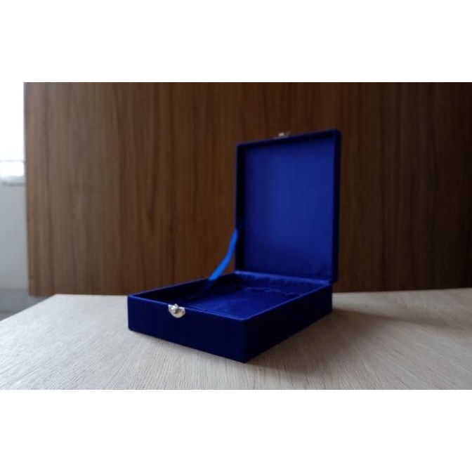 

COD Box Plakat - Box Bludru - Kotak Plakat PROMOKode 2151