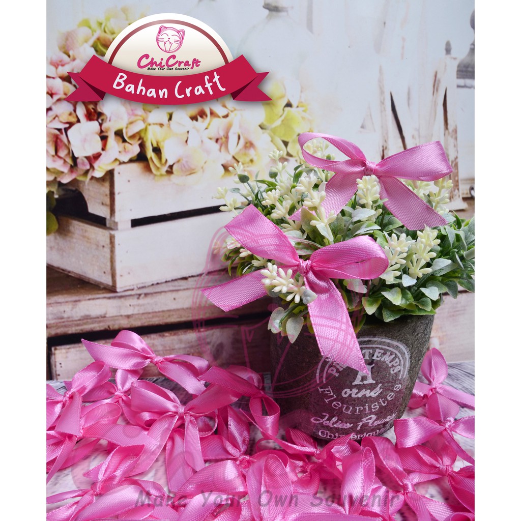 

Pita satin berbentuk pita lucu