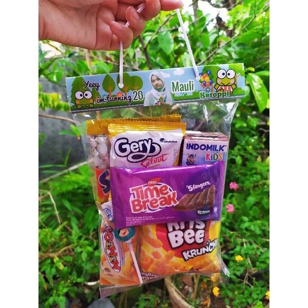 

snack ulang tahun talikur+plastik+label tanpa snack /label ulang tahun/tempat snack ulang tahun /kado ulang tahun