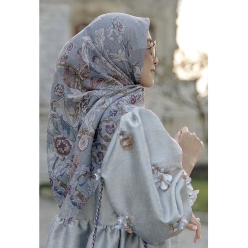 Buttonscarves The royale series (Blue jeans)