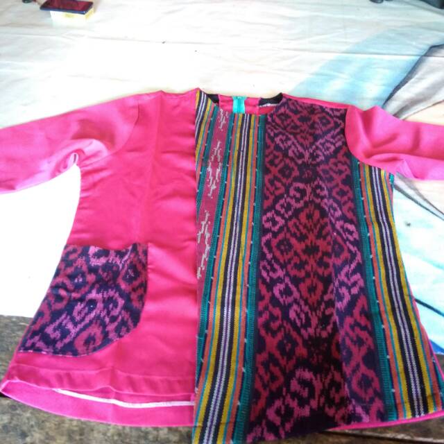 Baju tenun khas lombok