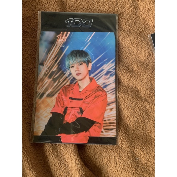 BAEKHYUN SUPERM HOLO STANDEE