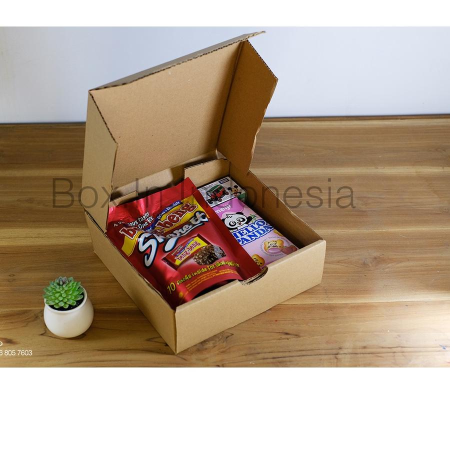 

10 pcs Kardus 20x20x7 cm Box Dus Coklat Packing Polos Die Cut Baru !!