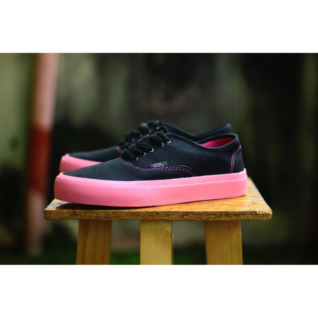 SEPATU Vans Authentic Lite (Pop Sole) Black/Pink