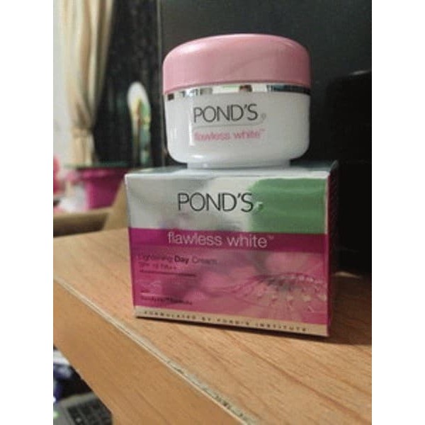 

ponds flawless white day 10 gram