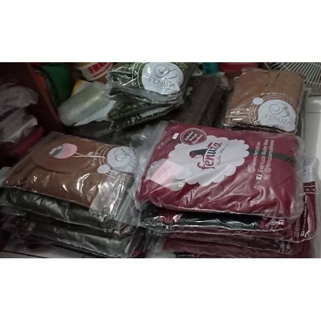 Zayn dan Zyana burgundy