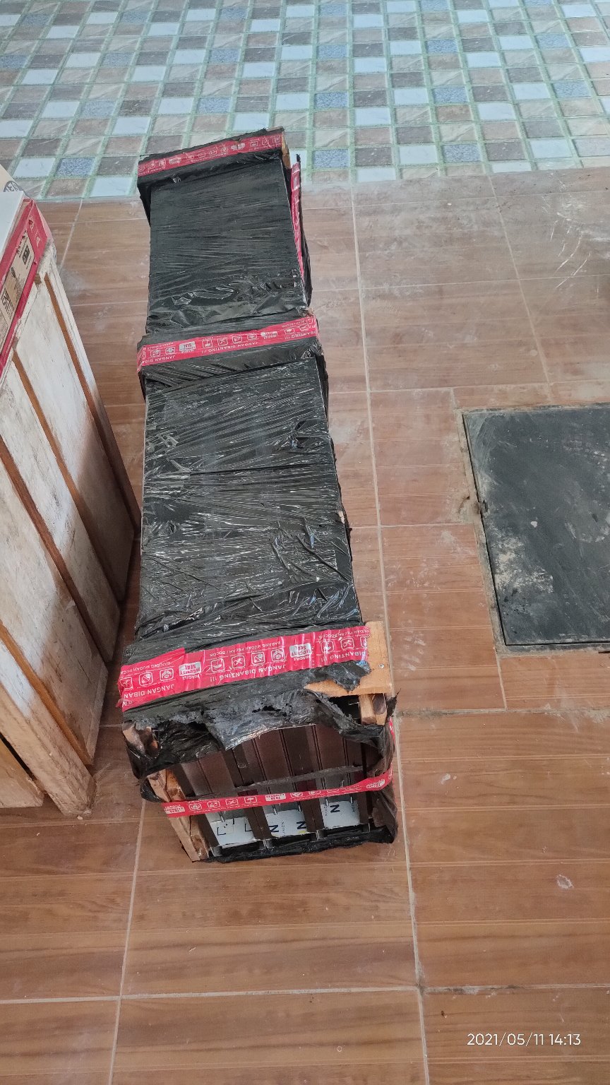 Jendela Alumunium Dan Kaca 40x130 Free Packing Kayu