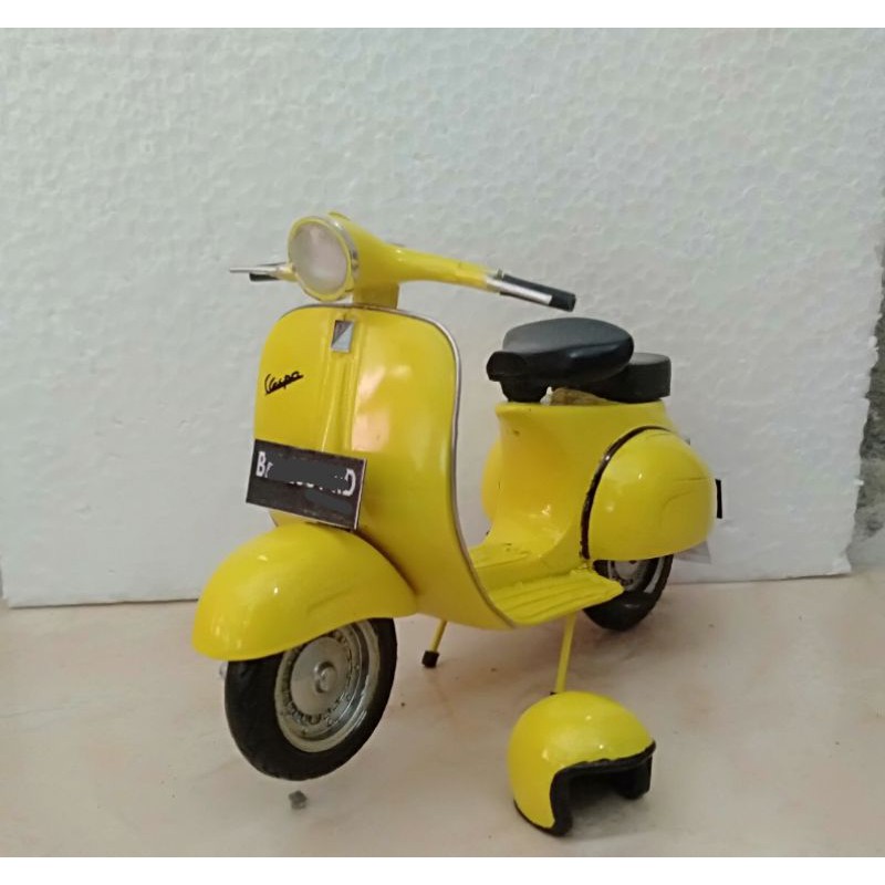 diecast miniatur Vespa vbb kuning