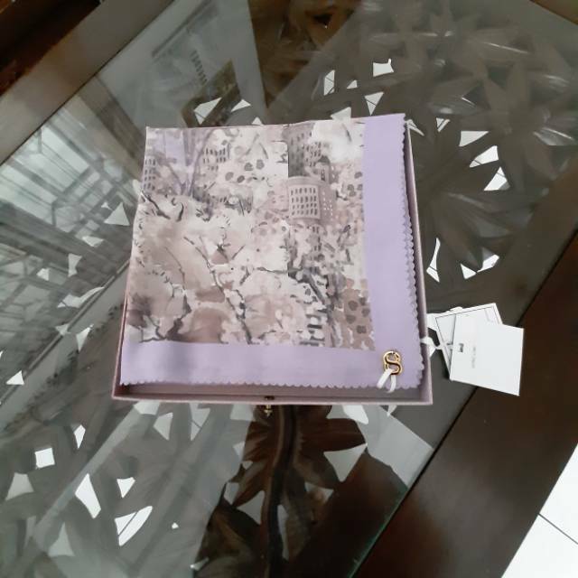 Buttonscarves  New York Reborn Collector Lilac NEW