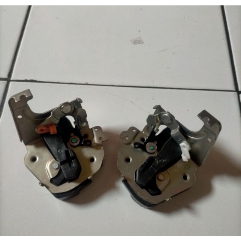 door lock pintu mobil hyundai H300 original hrg satuan atau per pcs