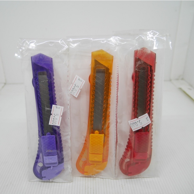 

PISAU CUTTER PLASTIK BESAR / KECIL