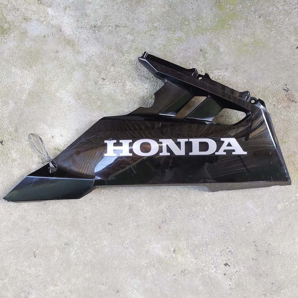 Undercowl Cover Pelindung Mesin Kanan Bawah Honda CBR 250 R Original Copotan Motor