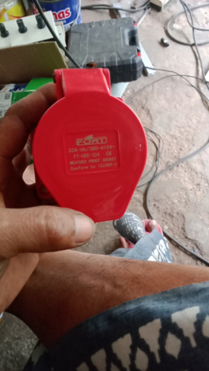 Cee-324 4pole 32a Panel Socket Colokan Listrik Indutrial Mounting Merk Fort