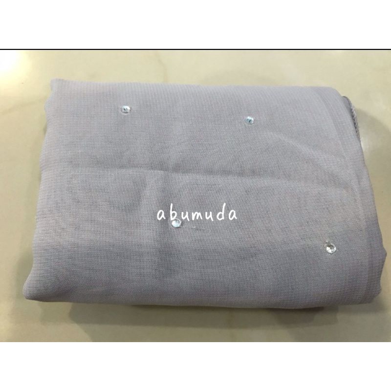 HIJAB SEGIEMPAT SWAROSKI 1KG MUAT 11 PCS-Abu muda