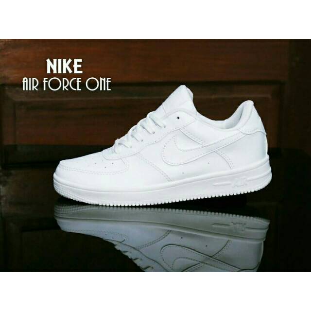 sneaker nike putih