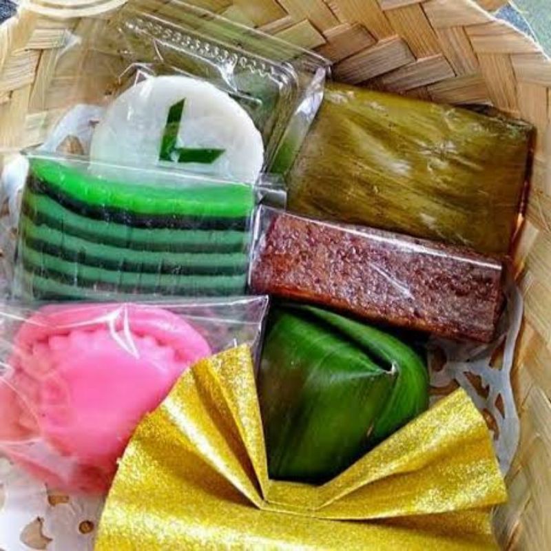 

Snack Box Besek Isi 6 Halal Murah Higienis