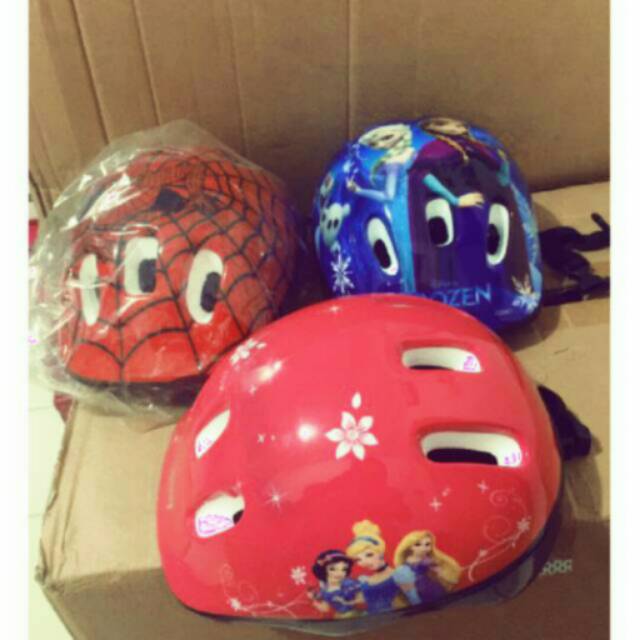 Helm princess dan spiderman